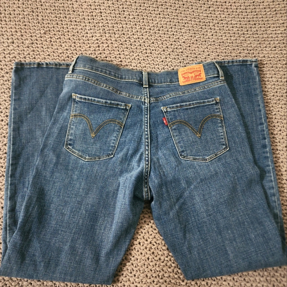Levis